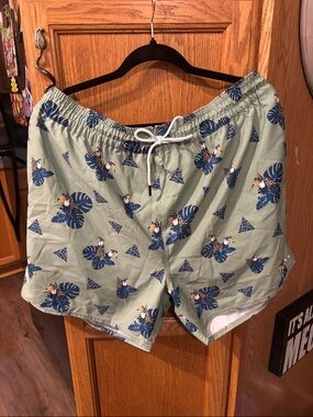 Men's Oakley swim
Trunk
